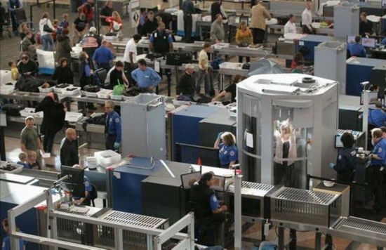 美國機(jī)場HI-PE進(jìn)口安檢門通道及PD140V安檢員檢測手法[圖]