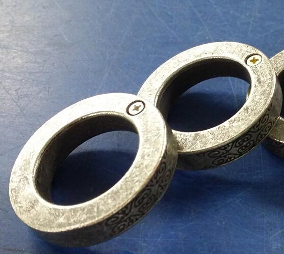 烏魯木齊機(jī)場：安檢通道攔截攻擊性拳刺“門氏扳指”[圖]