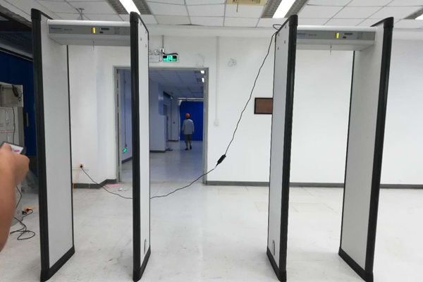 中山電子廠采用rapiscan metor6s進口金屬探測安檢門檢測電子芯片(圖)