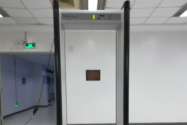 中山電子廠采用rapiscan metor6s進口金屬探測安檢門檢測電子芯片(圖)