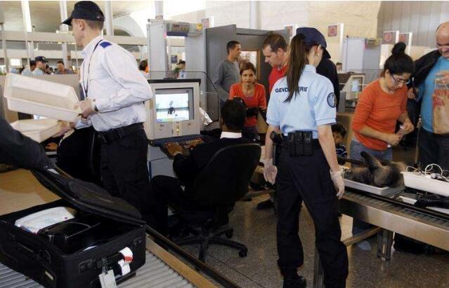 烏機(jī)場(chǎng)分公司安檢總站設(shè)立高端安檢門提升安檢水平