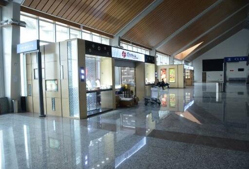 金屬探測門廠家：富蘊(yùn)機(jī)場美化安檢通道提升服務(wù)品質(zhì)