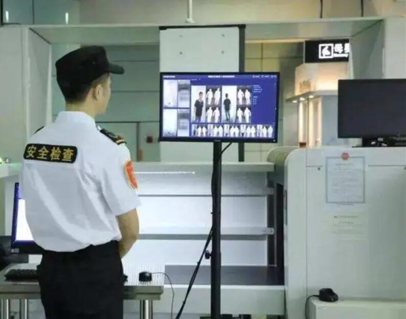 女性進入安檢門通道時，安檢員會感到尷尬嗎？過安檢的注意事項-3.jpg